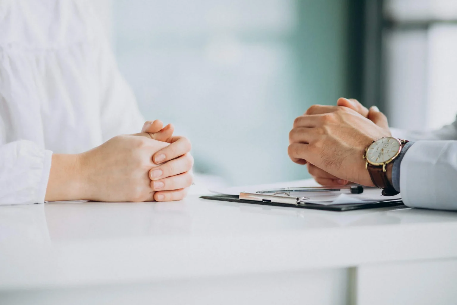 physician-consulting-his-patient-clinic-1536x1024